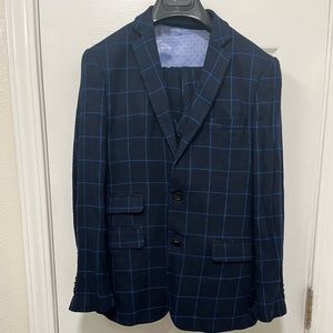 SOLD‼️Boys Issac Mizrahi navy blue windowpane 3 piece suit